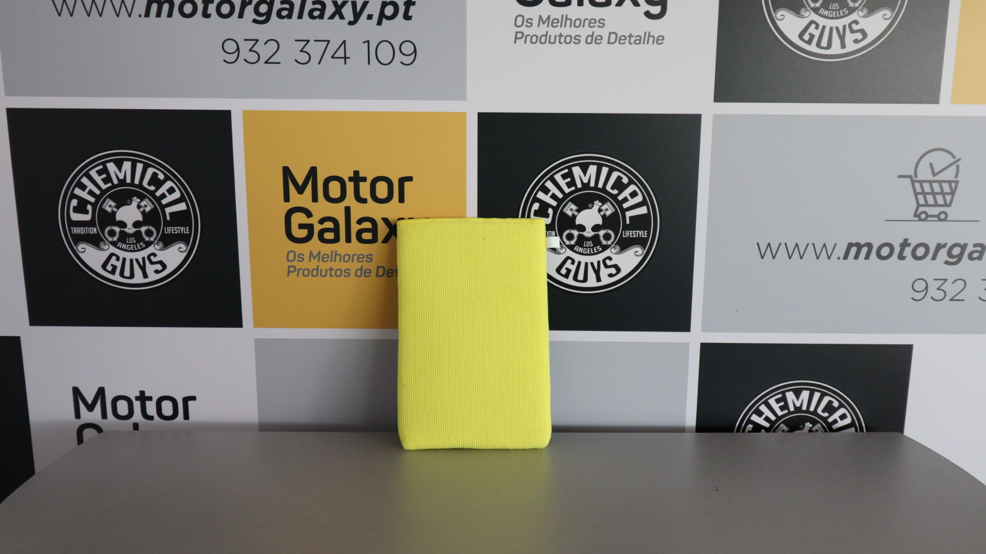 A LUVA DE CLAY BAR AMARELA MEDIA A Luva de Clay Bar Amarela Media - Image 1