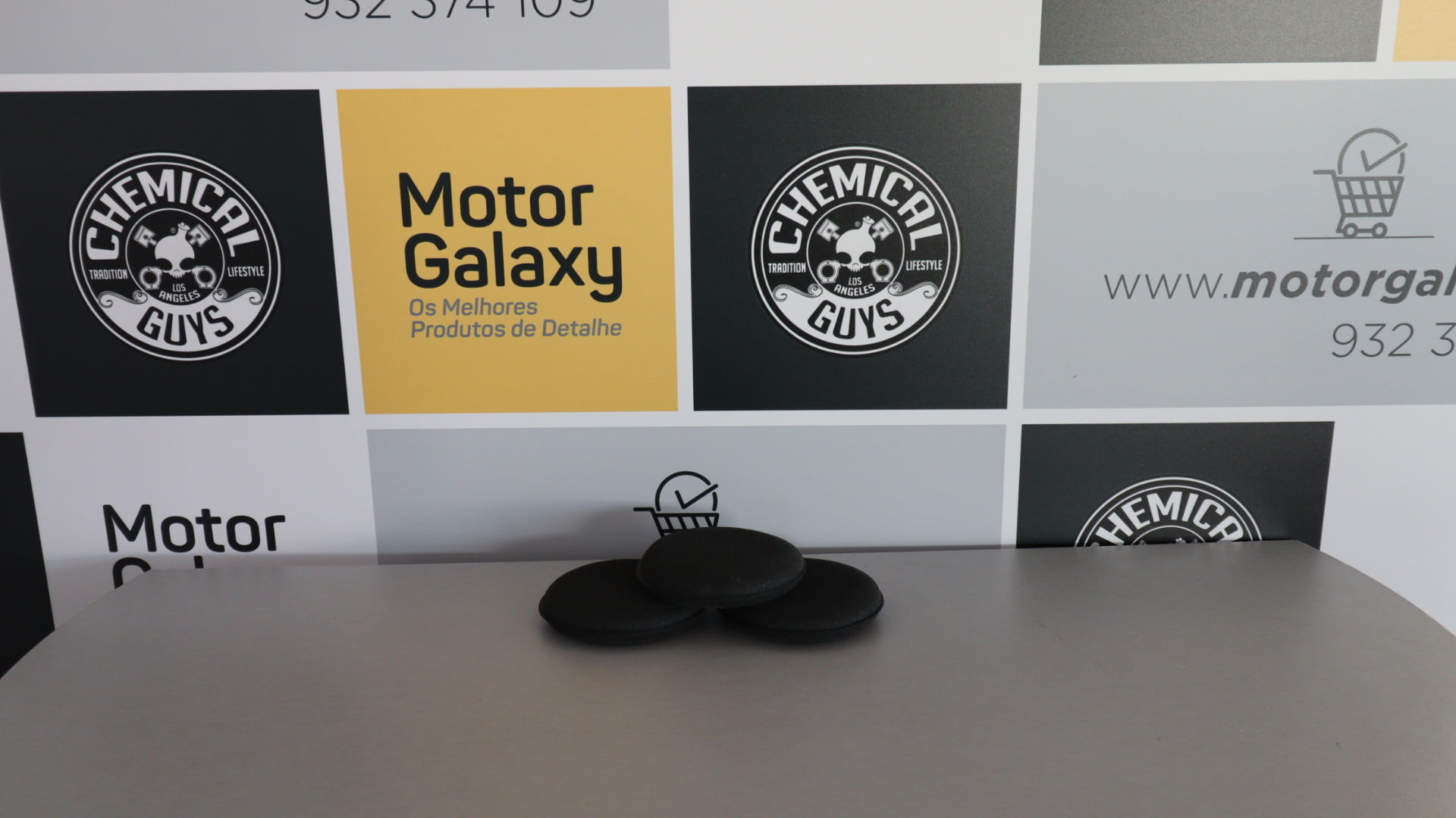 APLICADOR FOAM UFO PRETOVERMELHO DE ACABAMENTO Aplicador Foam UFO Preto/Vermelho de Acabamento - Image 1