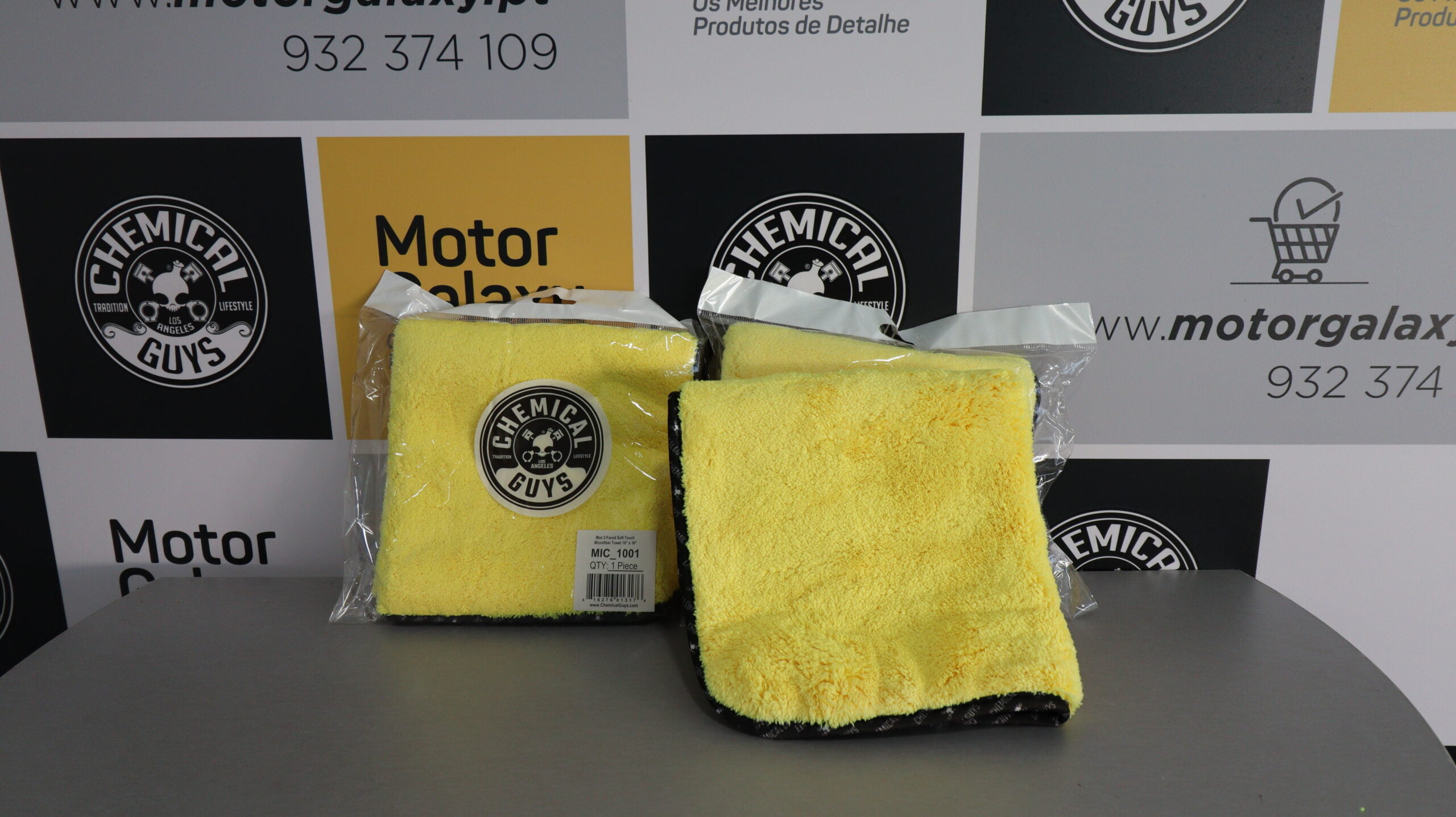 Motorgalaxy.pt ChemicalGuys MIC_1001 Microfiber Max 2-Faced Soft Touch Microfiber Towel is a super soft dual sided 12 inch thick microfiber towel 1 Two Faced Soft Touch Microfiber Towel - Image 1