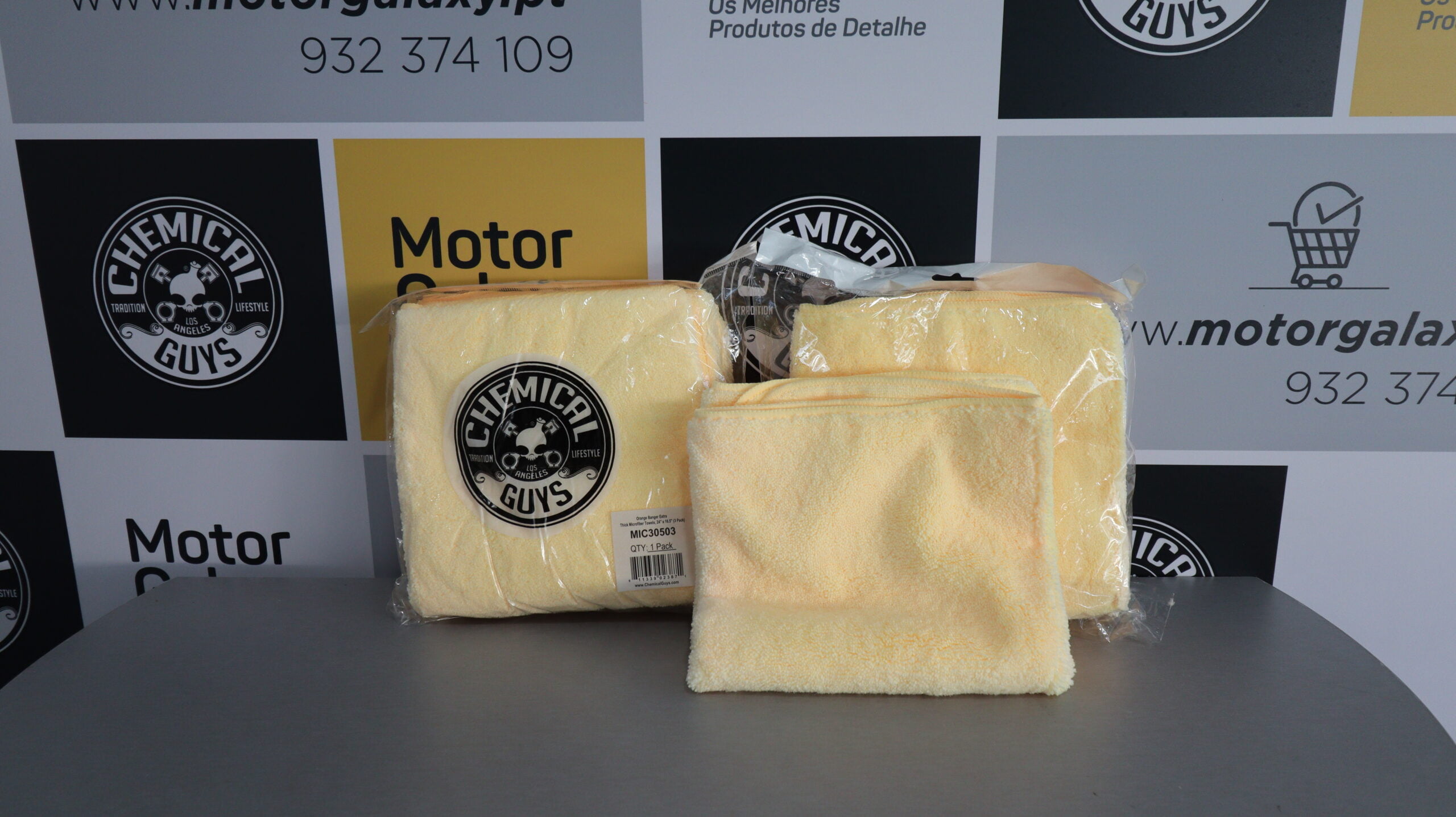Motorgalaxy.pt ChemicalGuys Mic30503 Orange Banger microfiber interior detailing towels that clean the most sensitive interior surfaces without scratching Orange Banger Extra Thick Microfiber Towel - Image 1