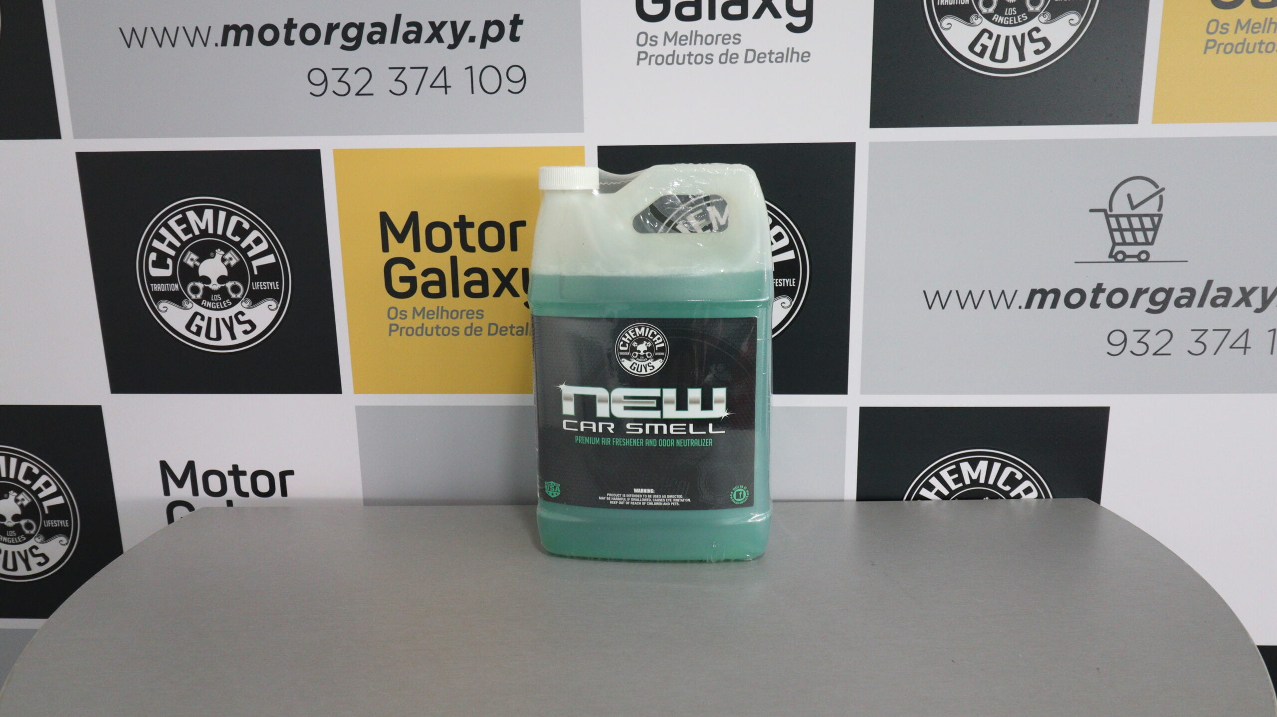 motorgalaxy-ChemicalGuys.-AIR_101New Car Smell scent air freshener car perfume is a scent that makes your car smell new.1gallon New Car Smell Ambientador e Neutralizador de Odores Perfume 1 Gallon - Image 1