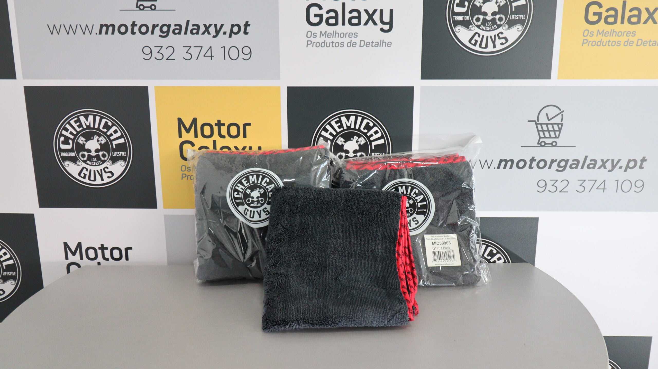 motorgalaxy.pt-CG-MIC_508, Chemical Guys Red-Line microfiber towels are extra soft premium quality towels for every detailing job Premium Red Line Microfiber Towel - Image 1