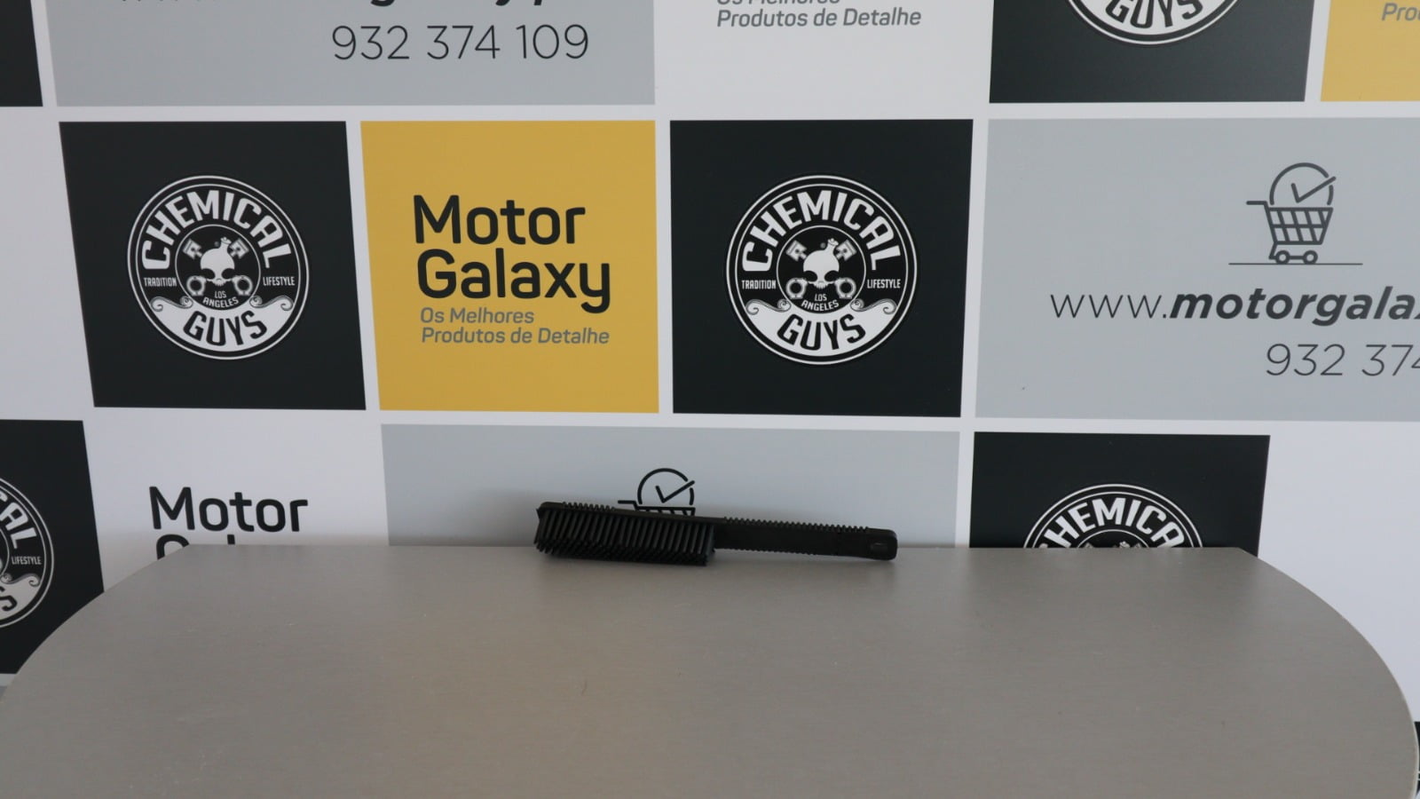 motorgalaxy.pt-chemicalguys-acc_s06-professional-rubber-pet-hair-removal-brush-1 Escova de borracha para Remover Pelos de Animais - Image 1